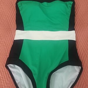 NWT Boden Women's Santorini Halterneck Swimsuit Size 6. Fixed Cups
